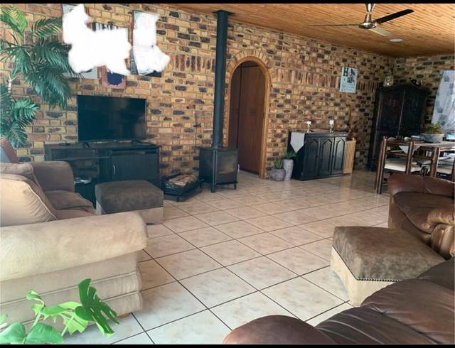 4 BEDROOM HOUSE FOR SALE IN VANDERBIJLPARK SE 3